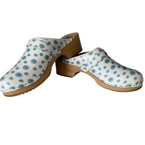 Cape Clogs Wooden Heel Blue Zinnia Flower Open Back Clog EU 41, Women’s 10